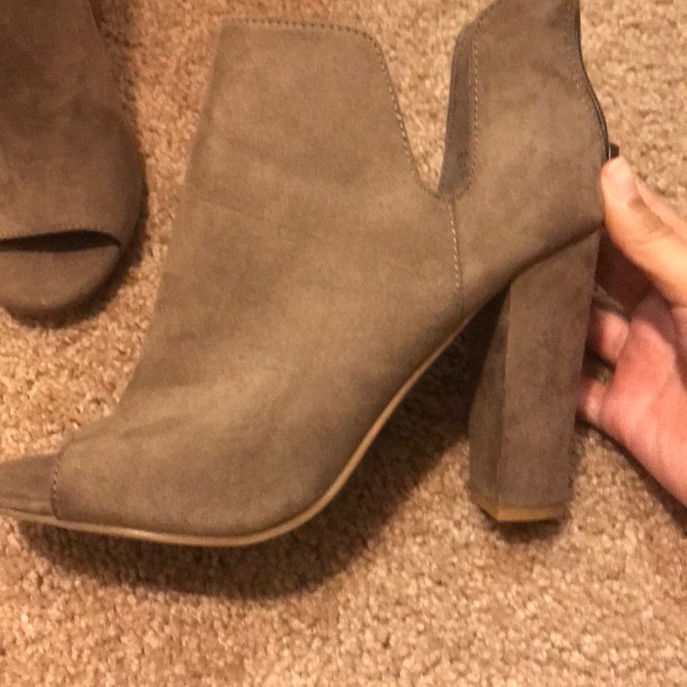 Heels - Picture 2 of 4